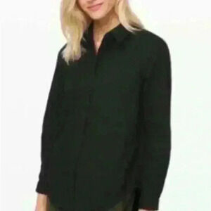 Lululemon button  up shirt in excellent condition.